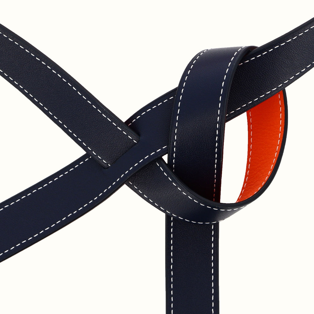ceinture-phi-fine-bicolore-reversible-orange-bleu-marine-cuir-finition-sellier-haute-maroquinerie-fabrication-francaise-artisanat-nombre-dor