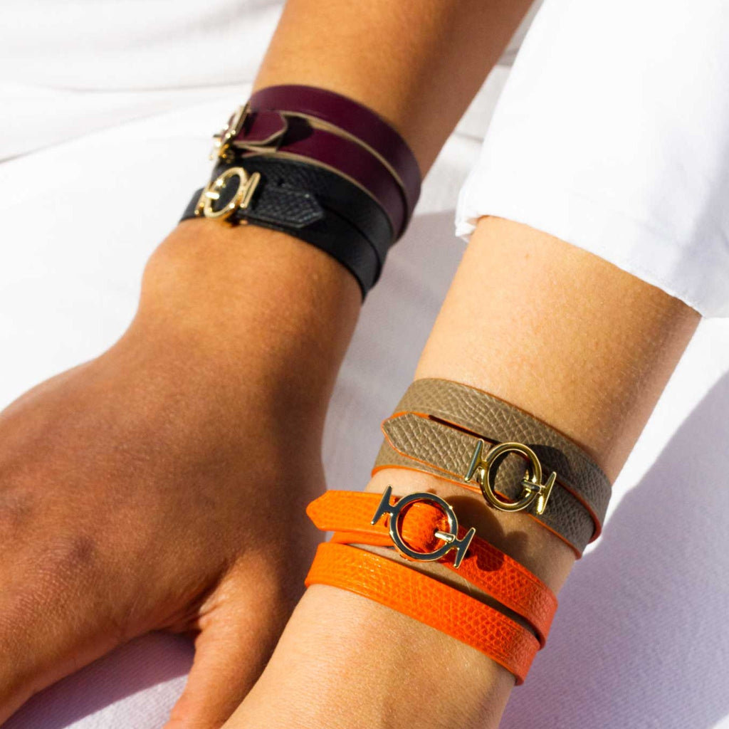 bracelet-phileo-reversible-orange-etoupe-cuir-boucle-phi-haute-maroquinerie-éco-responsable-artisanat-français-accessoire-femme-tendance