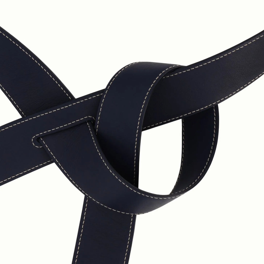 Ceinture Phi large monochrome bleu marine de Phi1618, accessoire de mode haut de gamme 