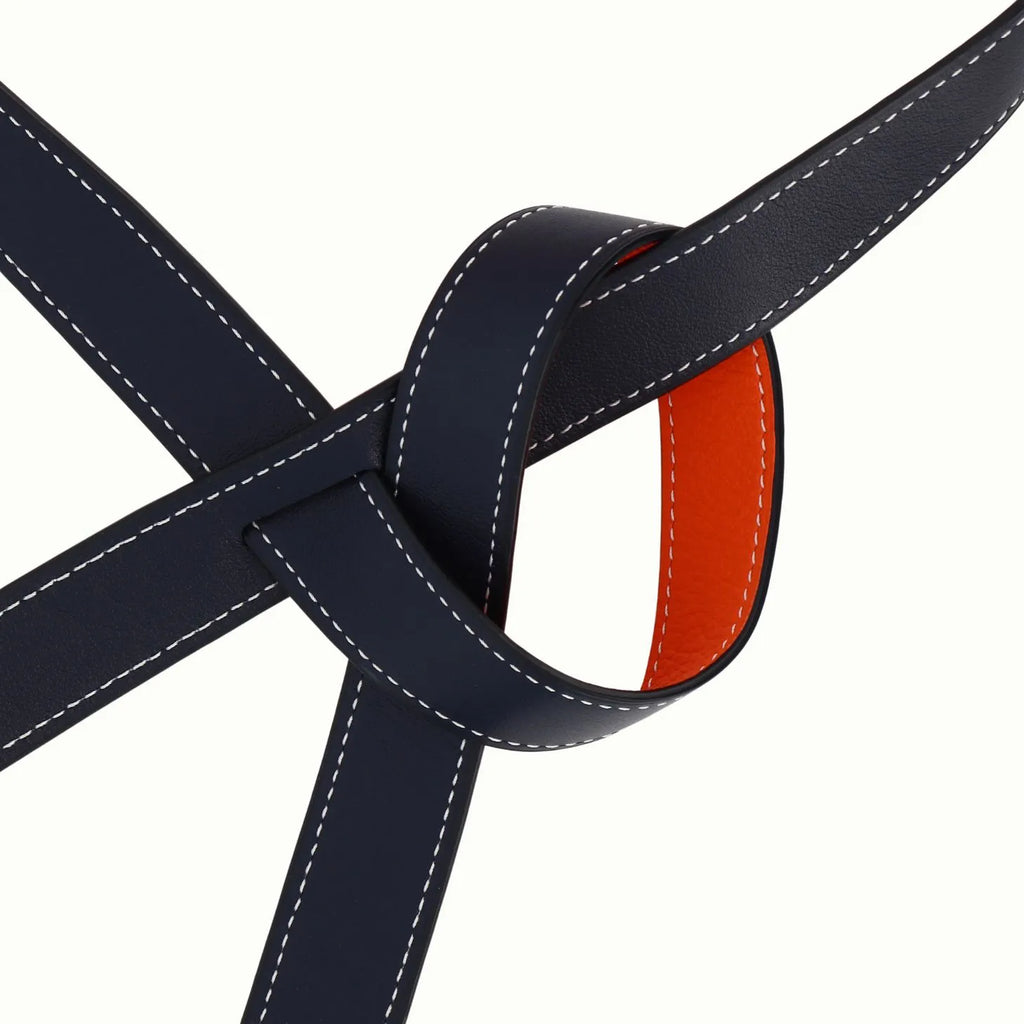 Ceinture Phi fine réversible orange / bleu marine ridé de Phi1618, accessoire de mode haut de gamme, côté bleu marine