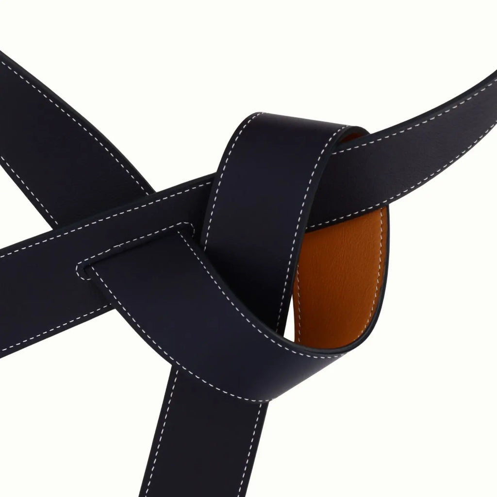 Ceinture Phi large réversible camel / bleu marine de Phi1618, accessoire de mode haut de gamme, côté bleu marine