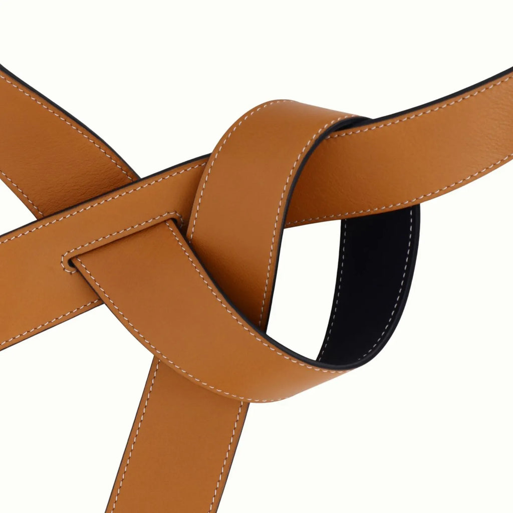 Ceinture Phi large réversible camel / bleu marine ridé de Phi1618, accessoire de mode haut de gamme, côté camel