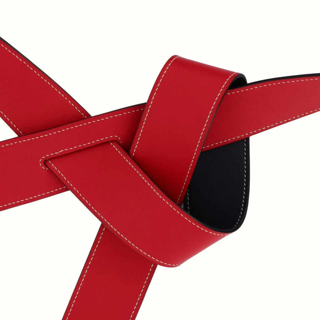 Ceinture Phi large réversible rouge / bleu marine ridé de Phi1618, accessoire de mode haut de gamme, côté rouge