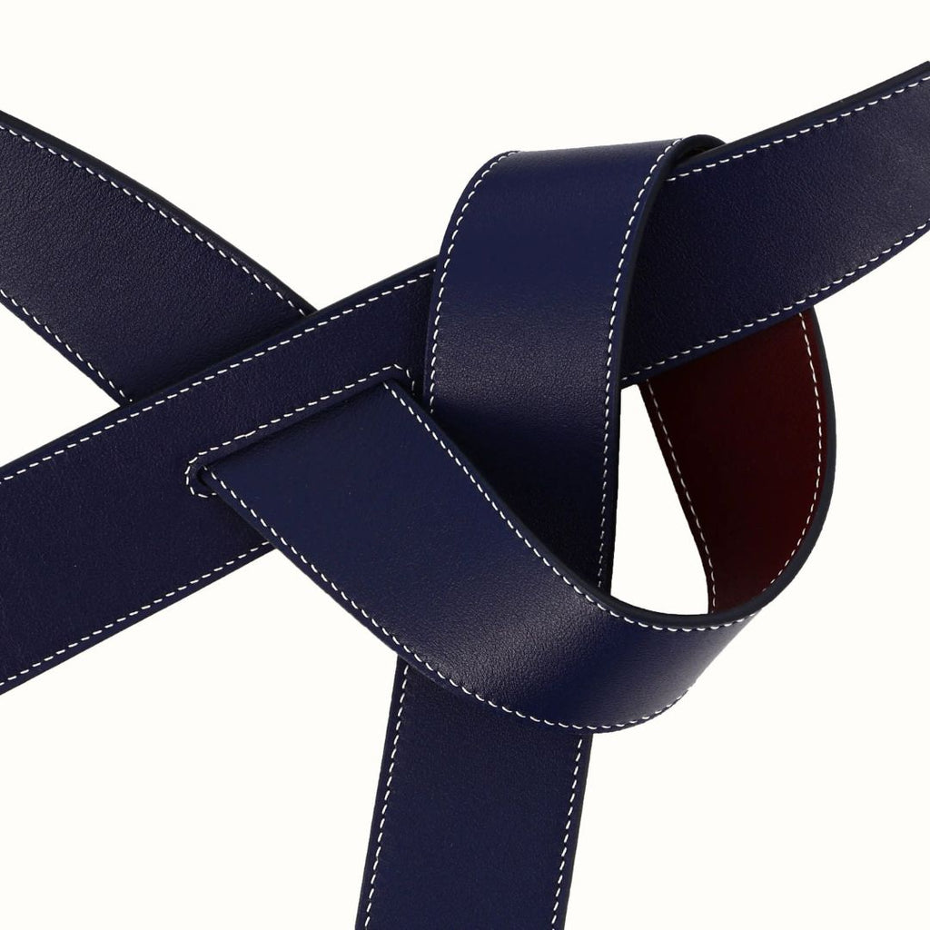 Ceinture Phi large réversible bordeaux / bleu marine de Phi1618, accessoire de mode haut de gamme, côté bleu marine