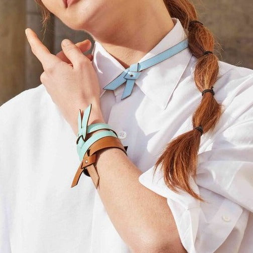 bracelet-phi-noué-cuir-phi-1618-haute-maroquinerie-française-éco-responsable-artisanat-accessoire-femme-tendance